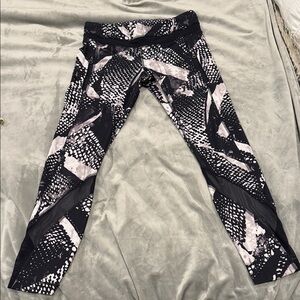 Lululemon Black & White Abstract Print Workout Leggings